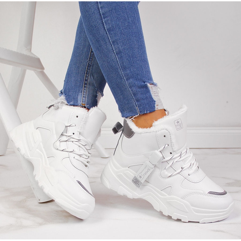 News Adidași izolați de damă cu talpă groasă albă NOUTĂȚI 1