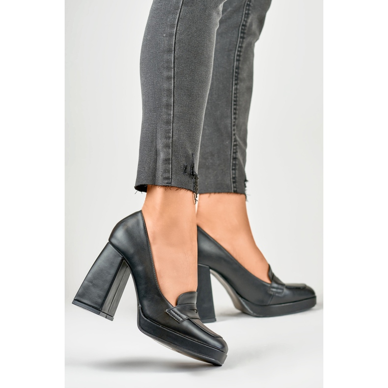 Mocasini la modă pe un stâlp înalt și lat negru 2