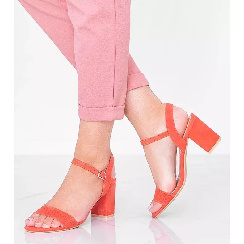 Sandale portocalii pe postarea Lauren portocale 2