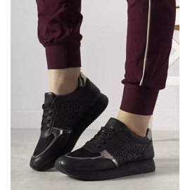 Adidași sport negri cu un model de festival ajurat negru 1