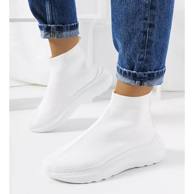 Tenisii albi înalți ai lui Jennifer 1