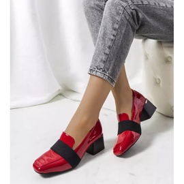 Pantofi roșii lăcuți pe stâlpul lui Tammy roșu 2