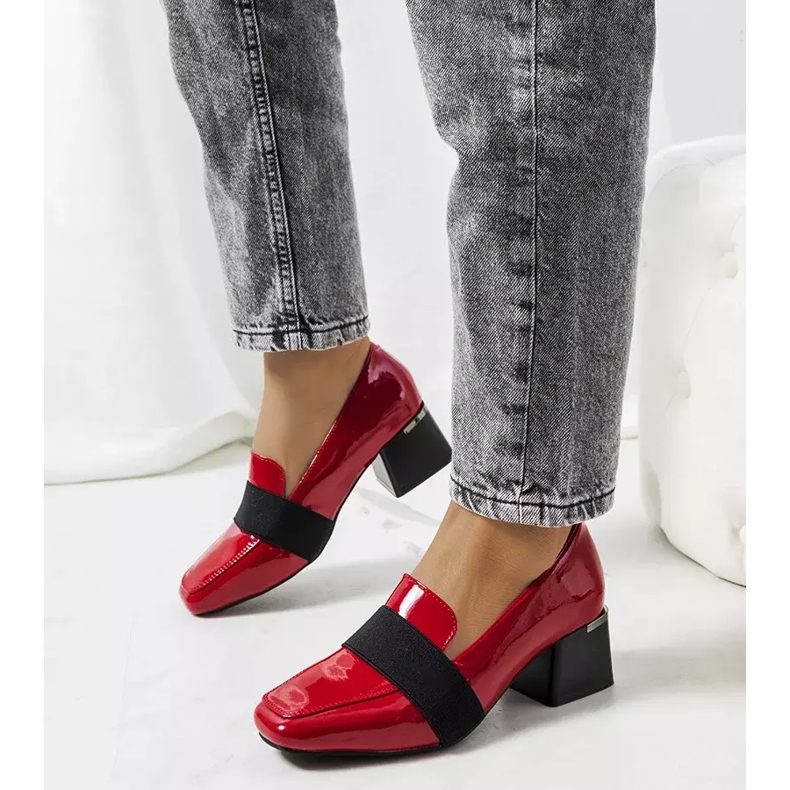 Pantofi roșii lăcuți pe stâlpul lui Tammy roșu 1