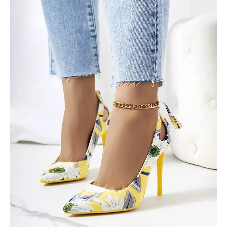 Tocuri galbene înalte cu model floral Jalisa multicolor 1