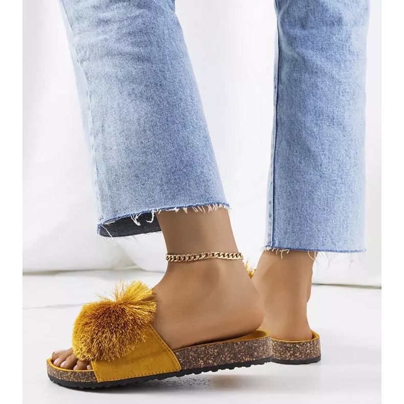 Șlapi galbeni pe talpa din plută Rett 1