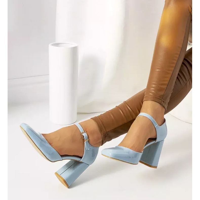 Pompe albastre pe postul Clement albastru 1