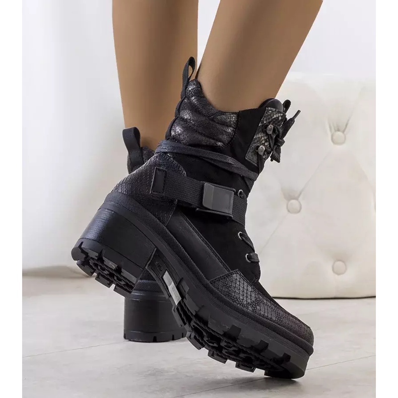 BM Pantofi negri cu toc Pilastri negru 1