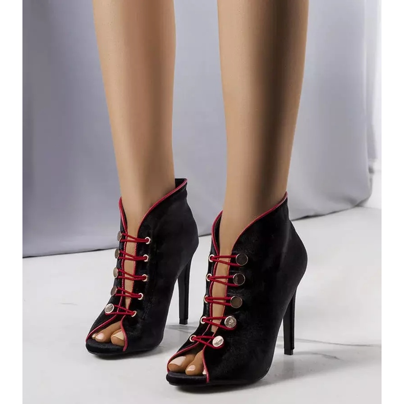 BM Pompe negre cu fețe de la Nilsi negru 1