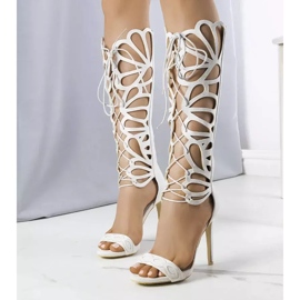 PA1 Sandale gri cu partea superioară decorativă de la Julio 1