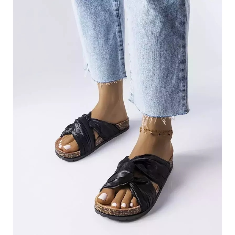 BM Tobogane negre decorate cu material Fresne negru 1