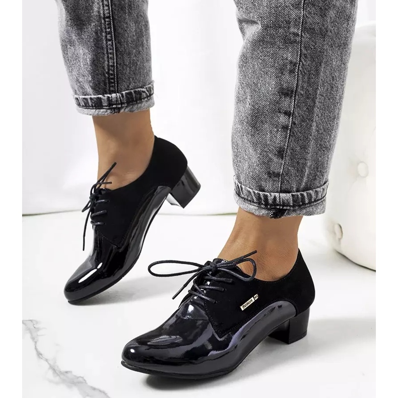 BM Brogues negre pe postarea Floore negru 1 BM Brogues negre pe postarea Floore negru 1