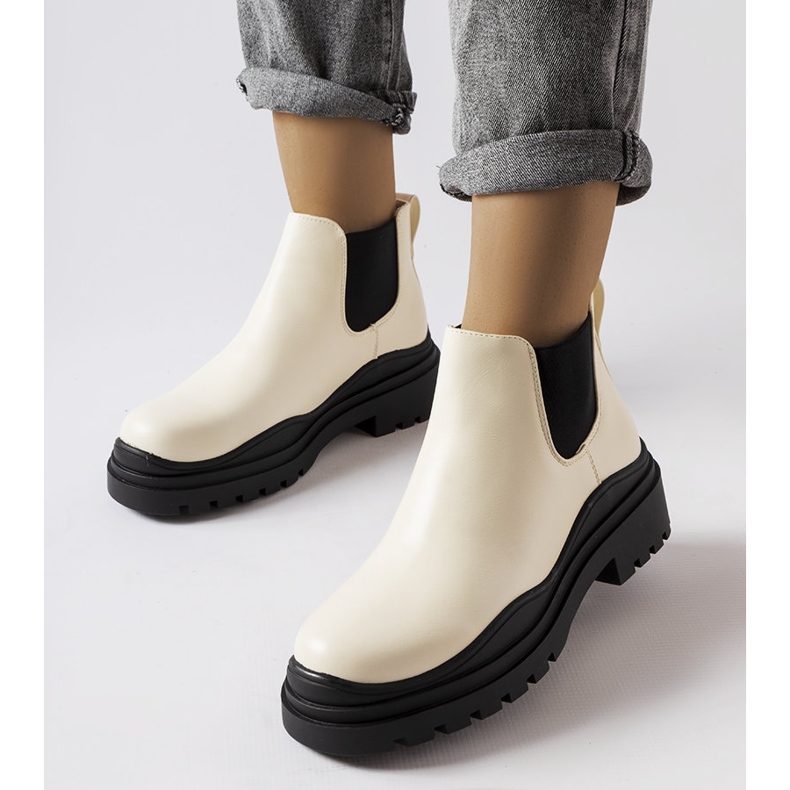 Botine bej pe platformă neagră de la Marinone 1