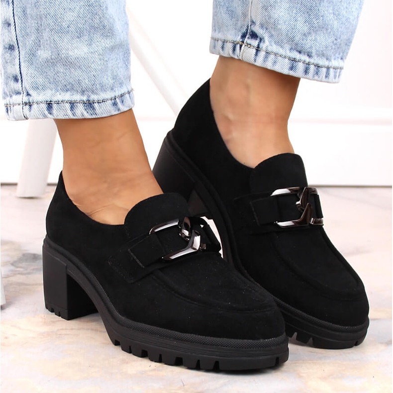 Tocuri inalte din piele intoarsa neagra cu un lant Vinceza 10921 negru 1