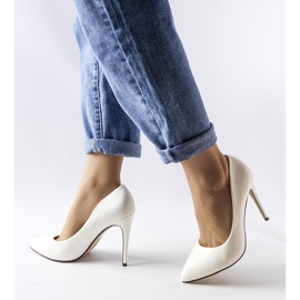 Stilete albe Marcos patentate 1 Stilete albe Marcos patentate 1