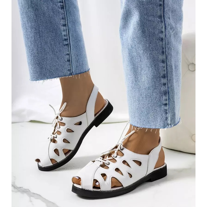 Vlis sandale albe legate 1