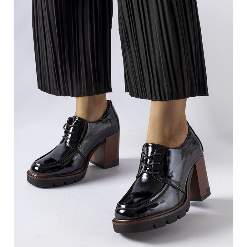 Pantofi negri lacuiti cu toc inalt de la Vinceza negru 1