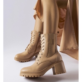 Botine izolate bej de la Vinceza 2