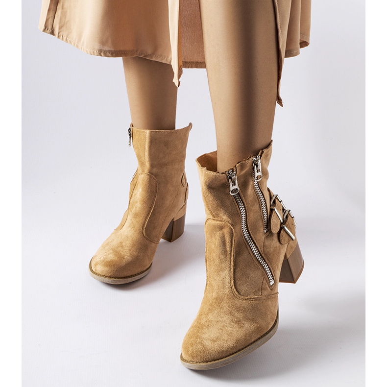 Botine bej cu partea superioară largi de la Plourde 1