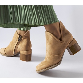 Botine bej cu partea superioară neregulată de Busson 2