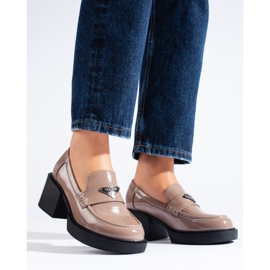 Pantofi de dama bej lacuiti de la Shelovet 1