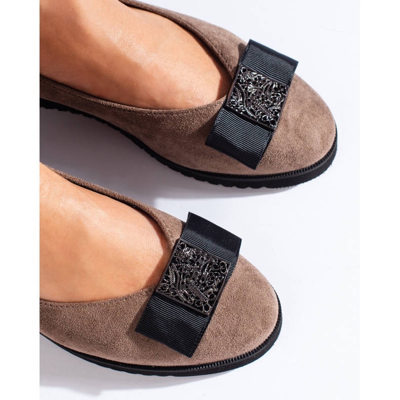 Pompe de piele intoarsa bej inchis cu pana joasa de la Shelovet 2