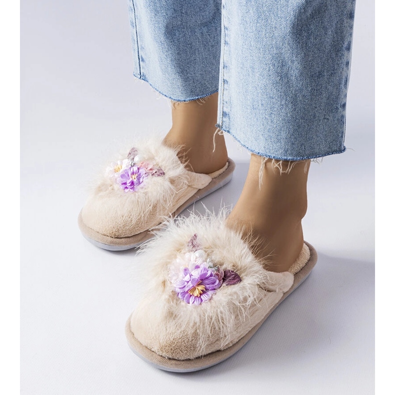 Papuci de damă bej de la Moly 2