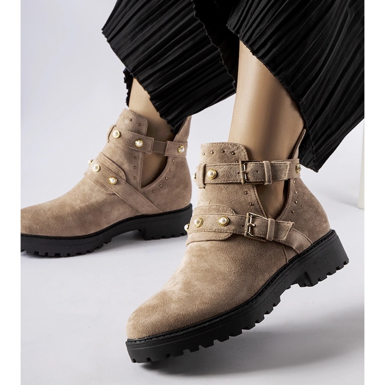 Botine decorative bej cu decupaje de la Provolo 1