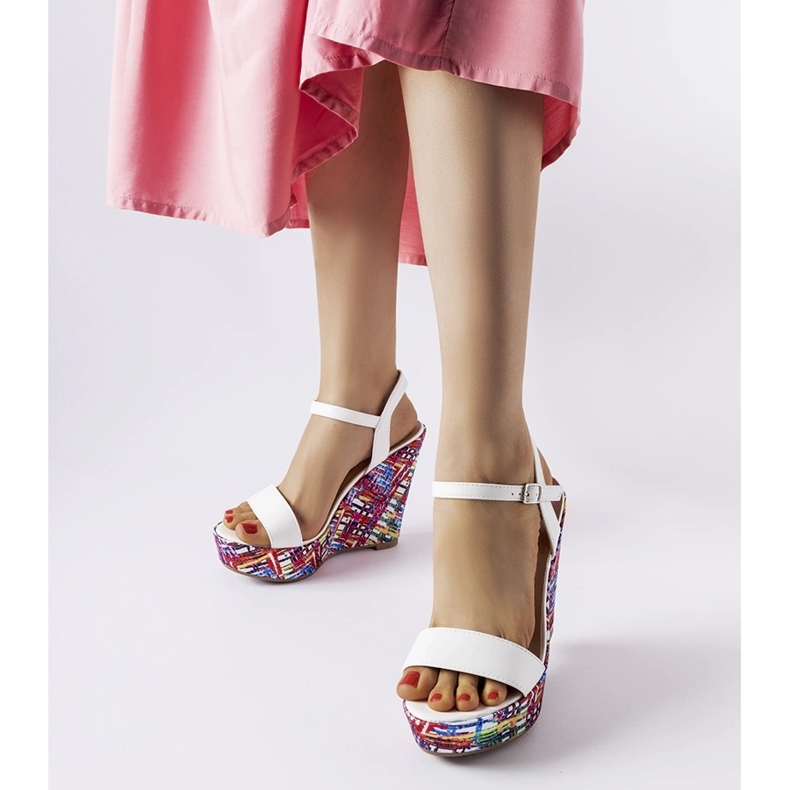 Sandale cu pană decorate fairmont albe 1