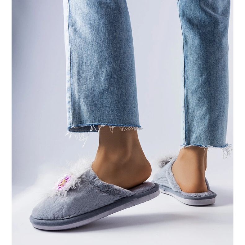 Papuci gri caldi cu flori Moly 2