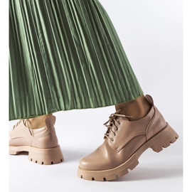 Pantofi bej cu finisaj Charleston mat 1