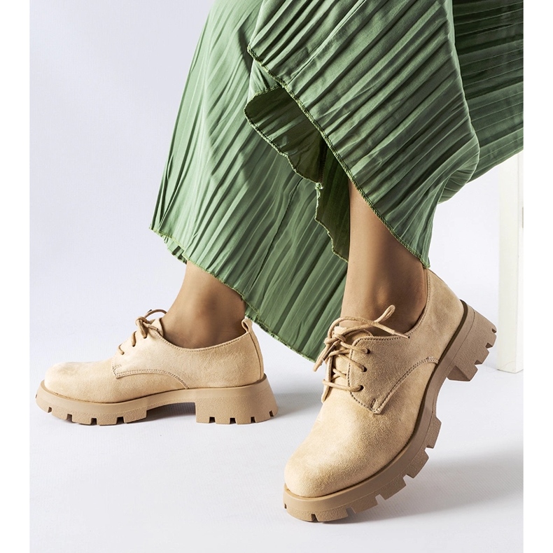 Pantofi bej cu talpă masivă de la Coleman 1