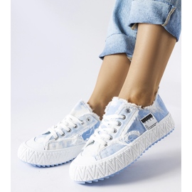 Inna Adidași roz cu zgârieturi de la Safiy 1 Inna Adidași roz cu zgârieturi de la Safiy 1