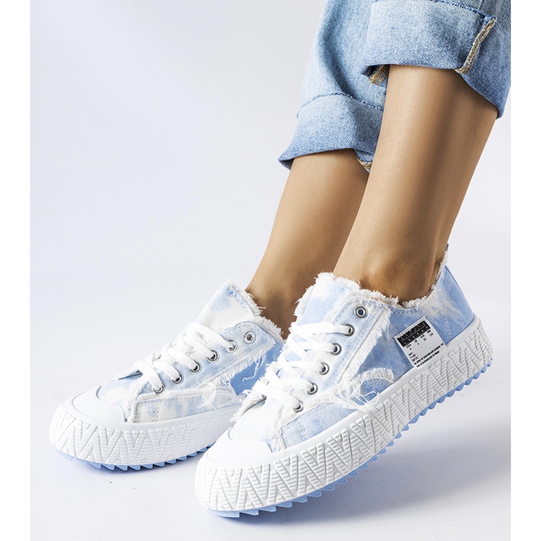 Inna Adidași roz cu zgârieturi de la Safiy 1 Inna Adidași roz cu zgârieturi de la Safiy 1