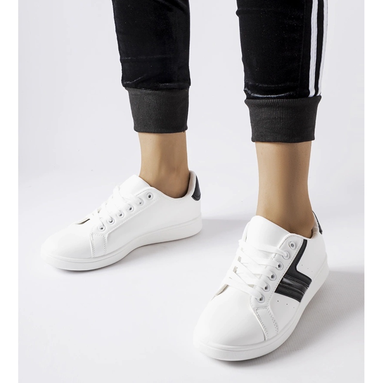 Tenisi albi cu inserții Rizzo negre 1