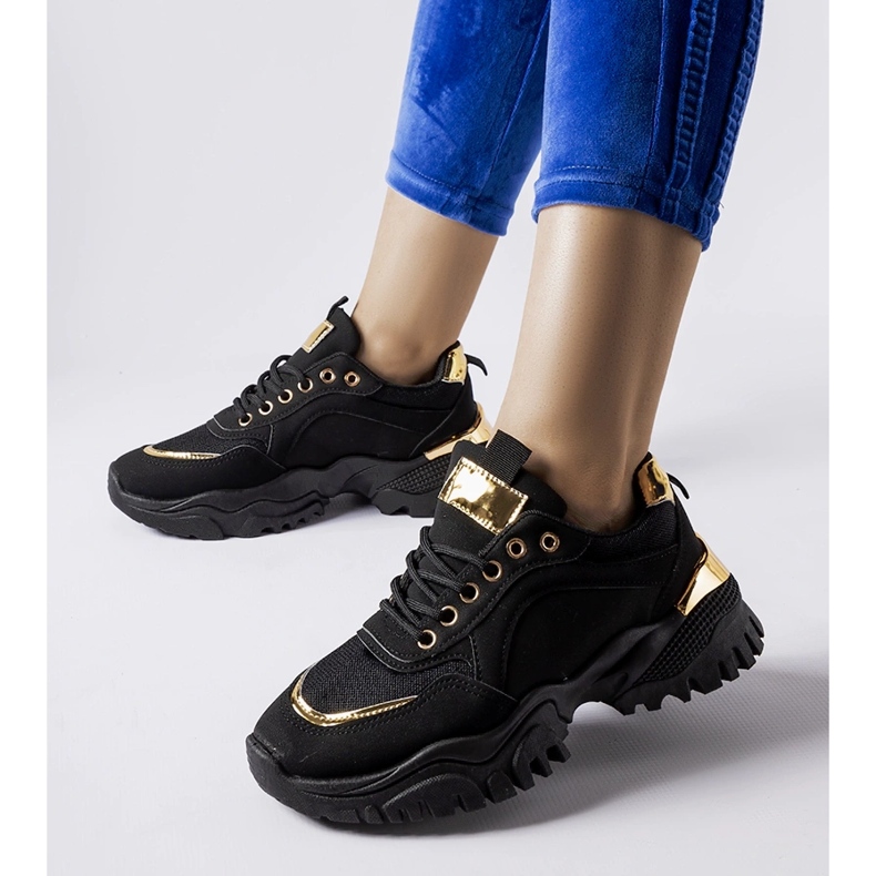 Inna Adidasi negri cu un accent auriu Lodgeville negru 2