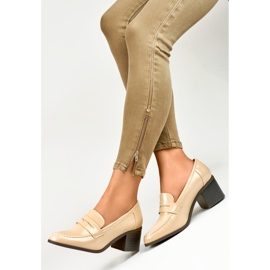 Pantofi de dama bej cu toc jos 2
