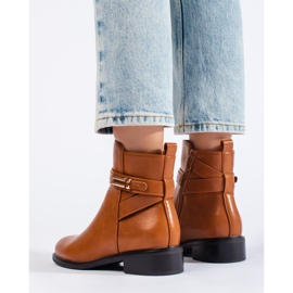 Cizme de damă clasice maro izolate de la Shelovet 1