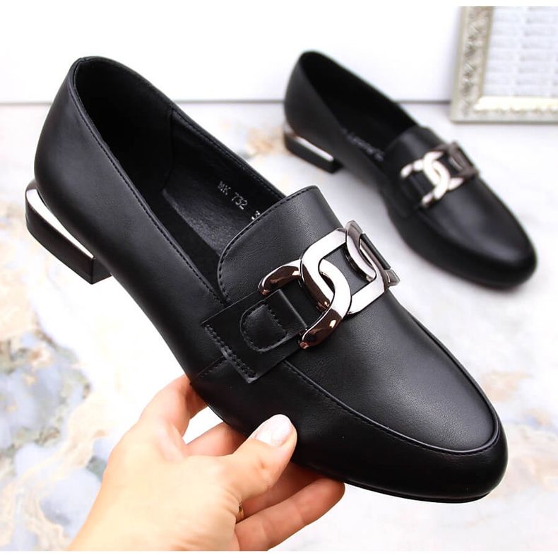 Pantofi de damă cu toc plat și lanț, negri Sergio Leone MK732 negru 1