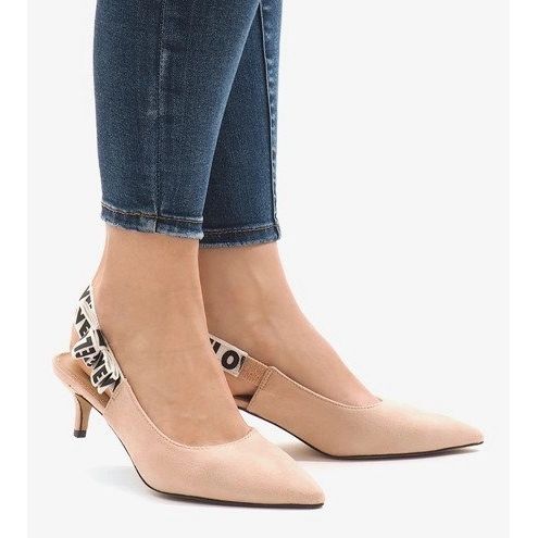 Pompele roz pe un toc HD-33 1