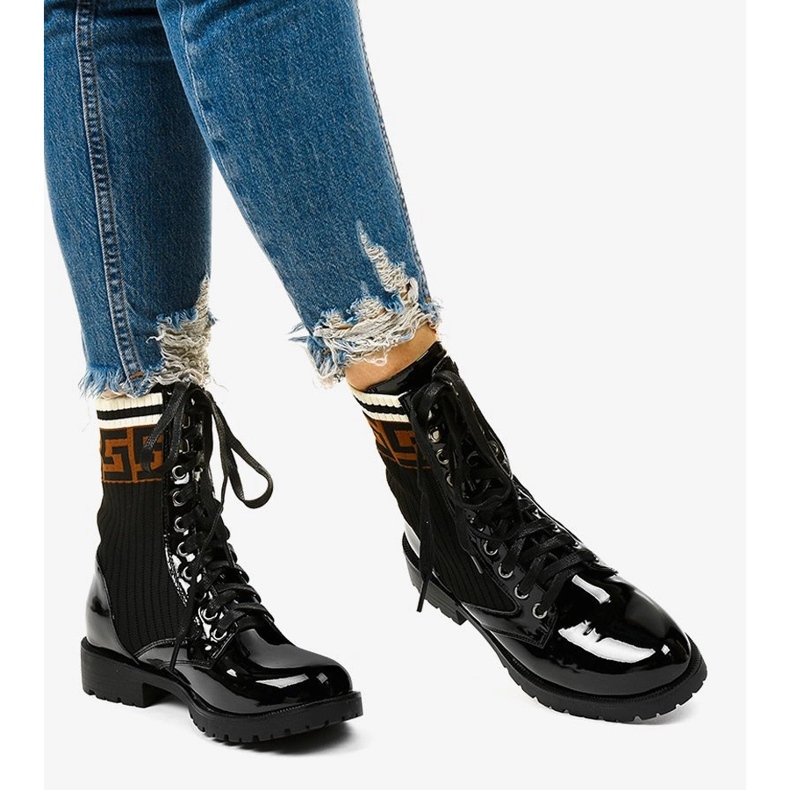 Ghete din lac negru cu șosete Gwynn bej 1