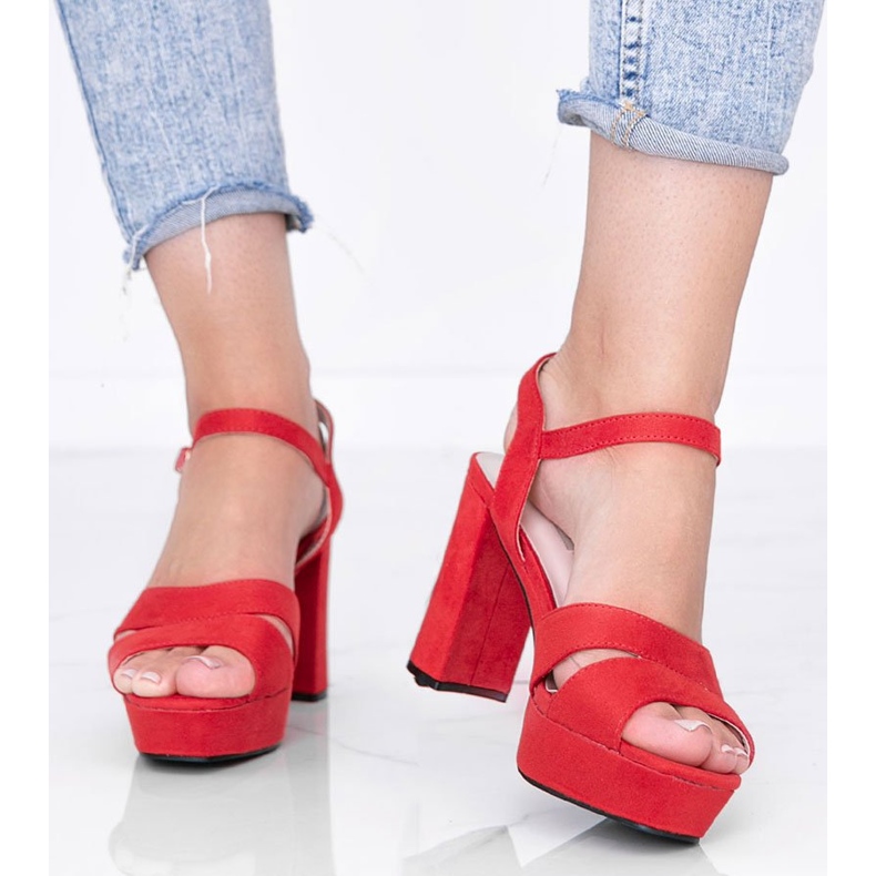 Sandale roșii pe postarea lui Kimmie roșu 1 Sandale roșii pe postarea lui Kimmie roșu 1