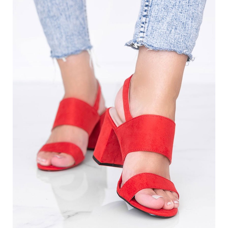 Sandale roșii pe postarea lui Lil Sweetie roșu 1