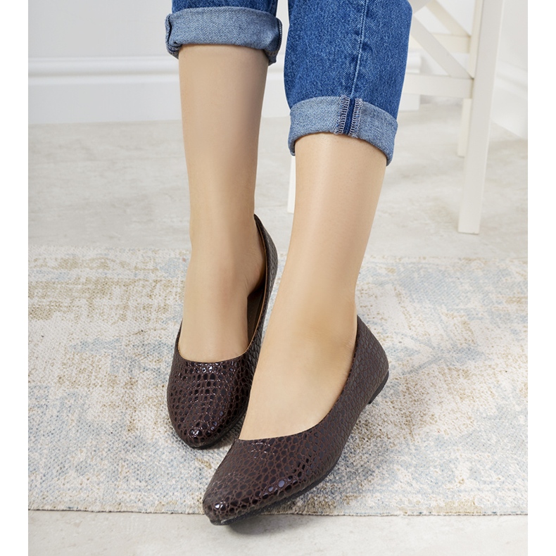 Balerine maro brevetate într-un model de piele de crocodil Mozzare roz 1