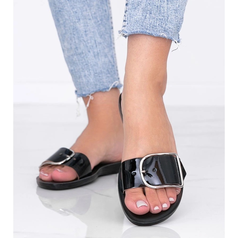 Papuci Laura lacuit negru 1