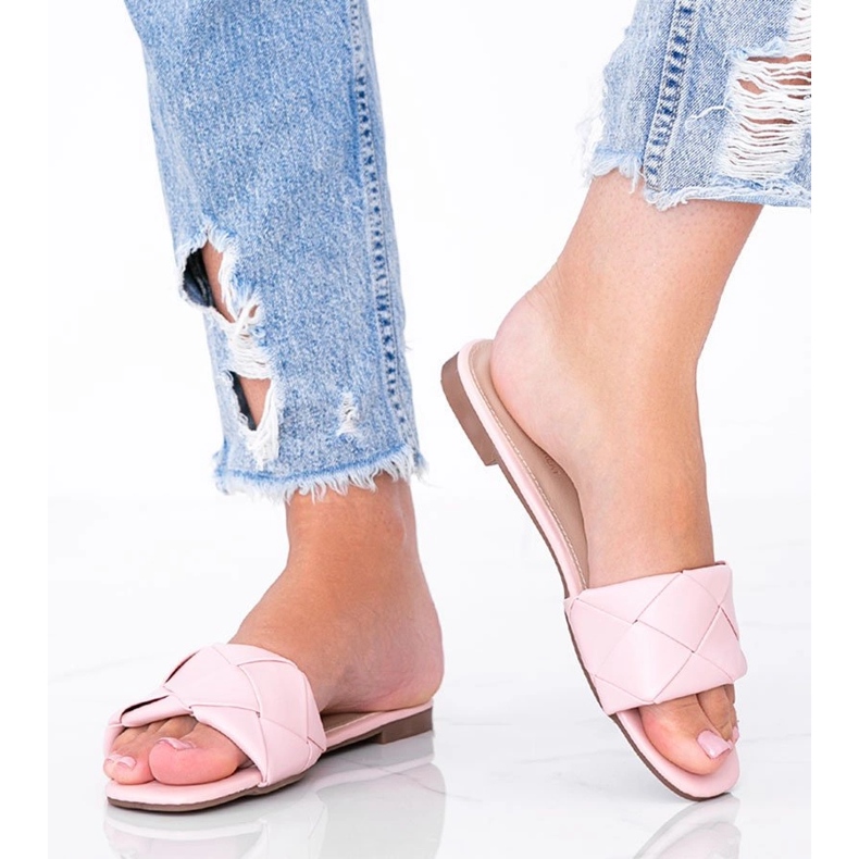 Papuci roz cu partea superioară Iren împletită 1