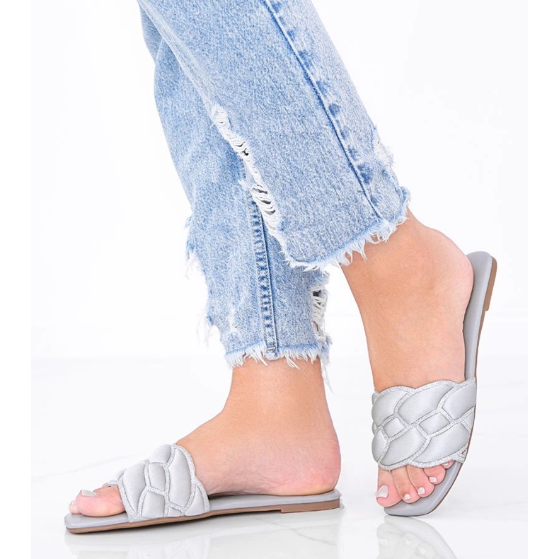 Papuci gri cu partea superioară decorativă Stormi 1