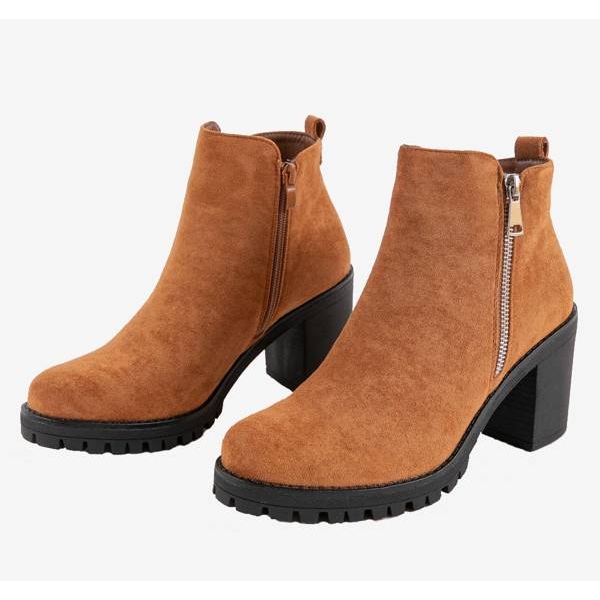 Cizme de cămilă pe postul Tiny maro 2 Cizme de cămilă pe postul Tiny maro 2