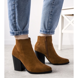 Cizme de cowboy cămilă pe postarea lui Milady maro 1