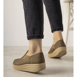 Pantofi maro cu talpă înaltă de la Spike 1