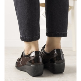 Brogi maro pe tocul Tiffy cu pană joasă 1